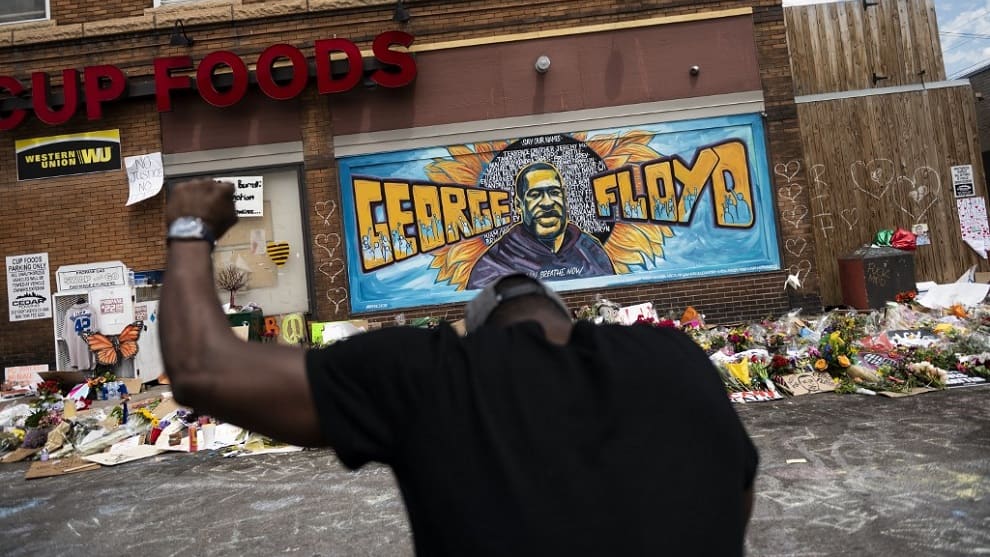 Autopsia solicitada por la familia de George Floyd concluye que murió por asfixia