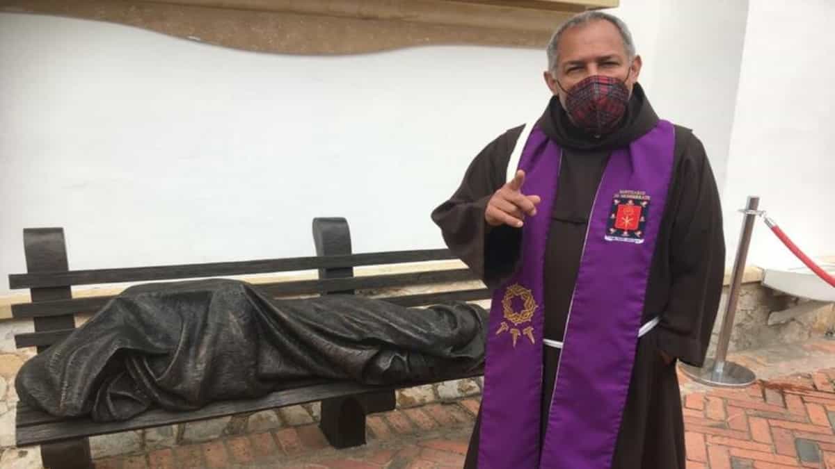 Sacerdote católico franciscano, Gabriel Gutiérrez Ramírez, conocido amistosamente como "Fray Ñero". Foto: RCN Radio