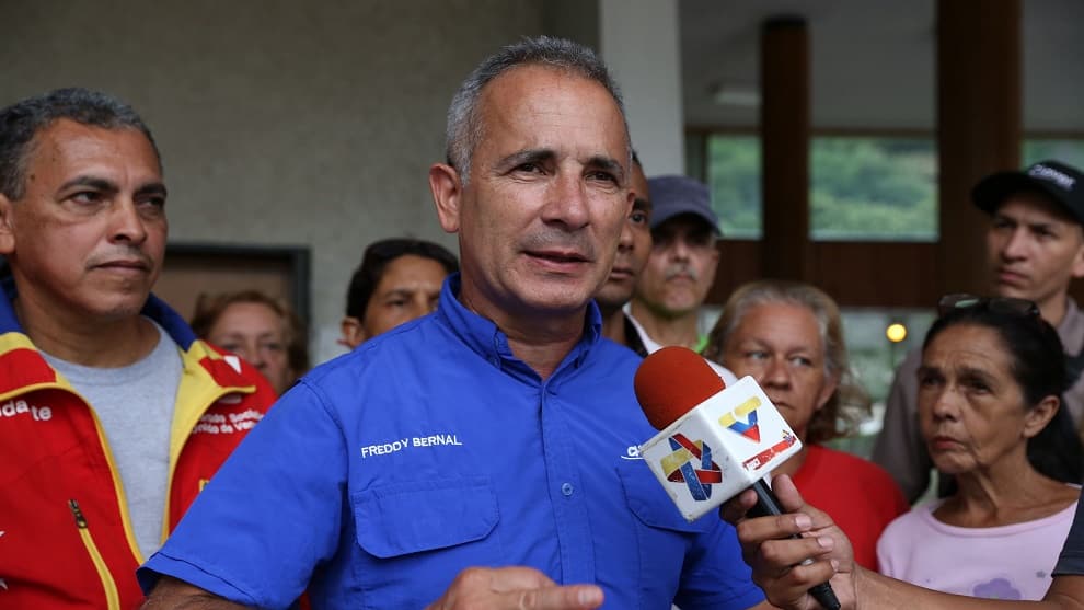 Bernal amenazó con marcar las casas de quienes burlen controles epidemiológicos