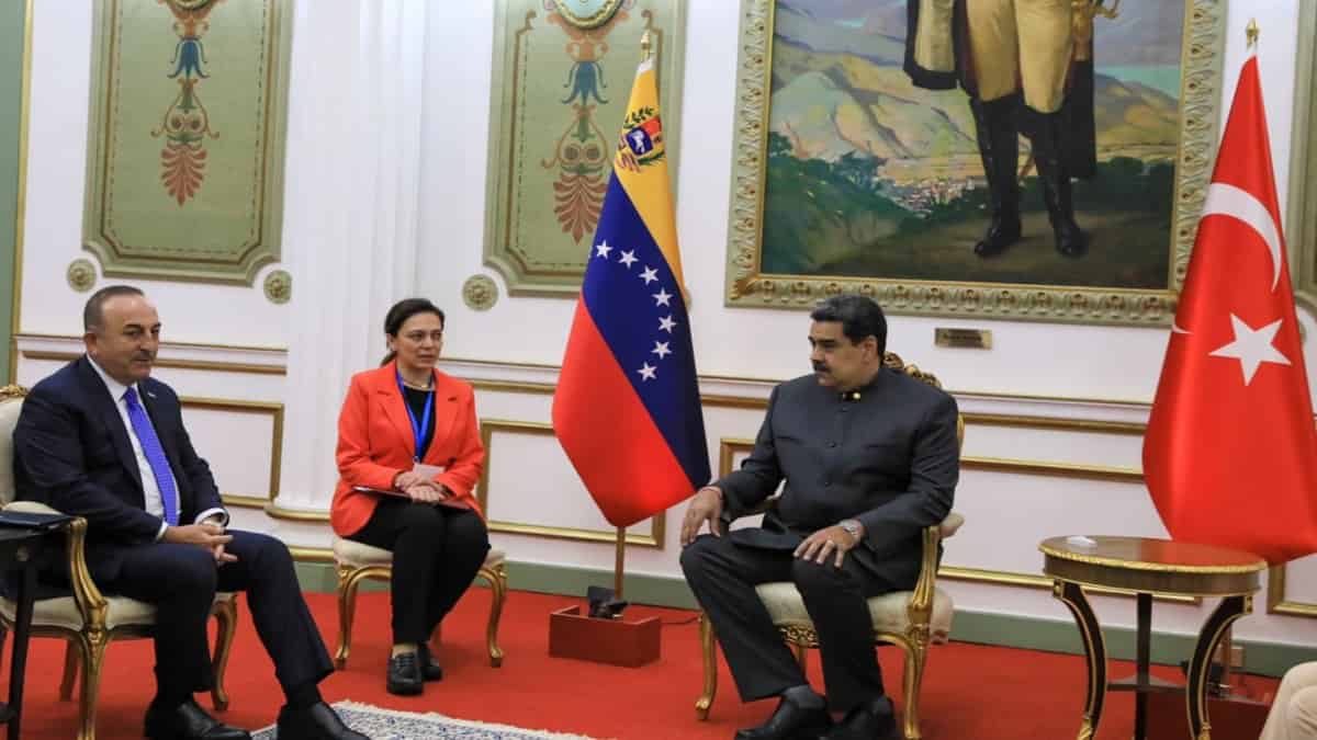 Nicolás Maduro se reunió con el canciller turco Mevlut Cavusoglu