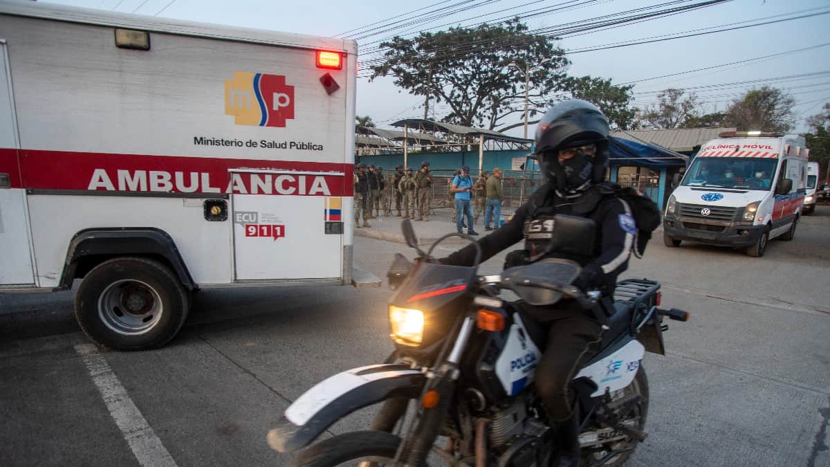 Hallan más de 700 municiones en cárcel de Ecuador donde ocurrió el motín que dejó 13 muertos