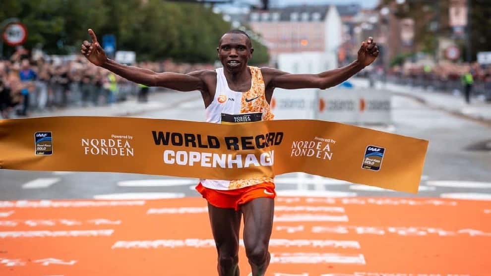 ¡Por 17 segundos! Geoffrey Kamworor mejoró la marca mundial en la media maratón