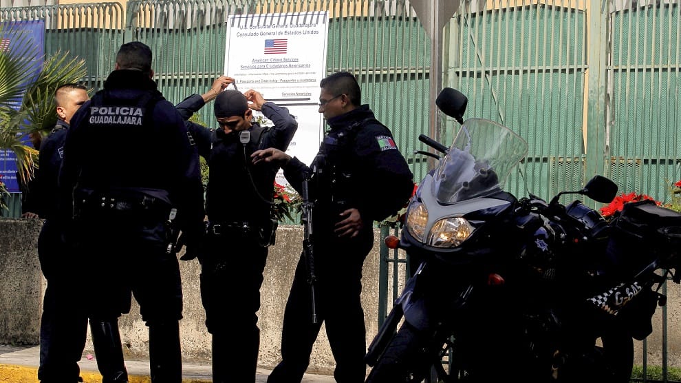 Atacan consulado de EE. UU. en Guadalajara, México, con artefacto explosivo México EEUU