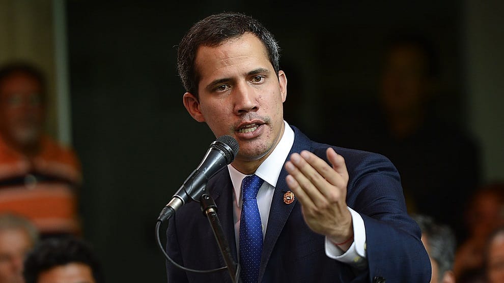 Guaidó activa postulaciones a programa que beneficiará a profesionales de la salud