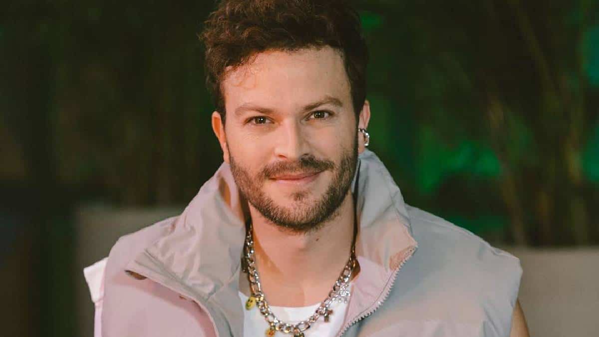 El artista estrena su más reciente sencillo "Cuando"