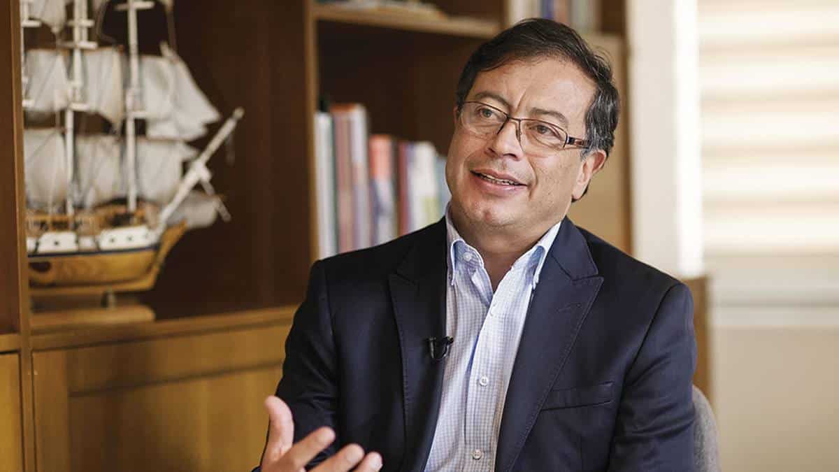 Senador colombiano Gustavo Petro es positivo para covid-19