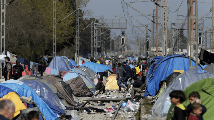 Hacinamiento en centros de recepción de inmigrantes en islas griegas es insostenible: ONU Hacinamiento en centro de recepción de inmigrantes en Grecia