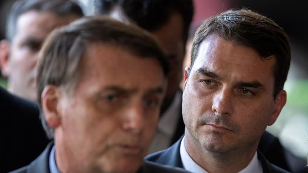 Hijo mayor de Bolsonaro informa que tiene covid-19