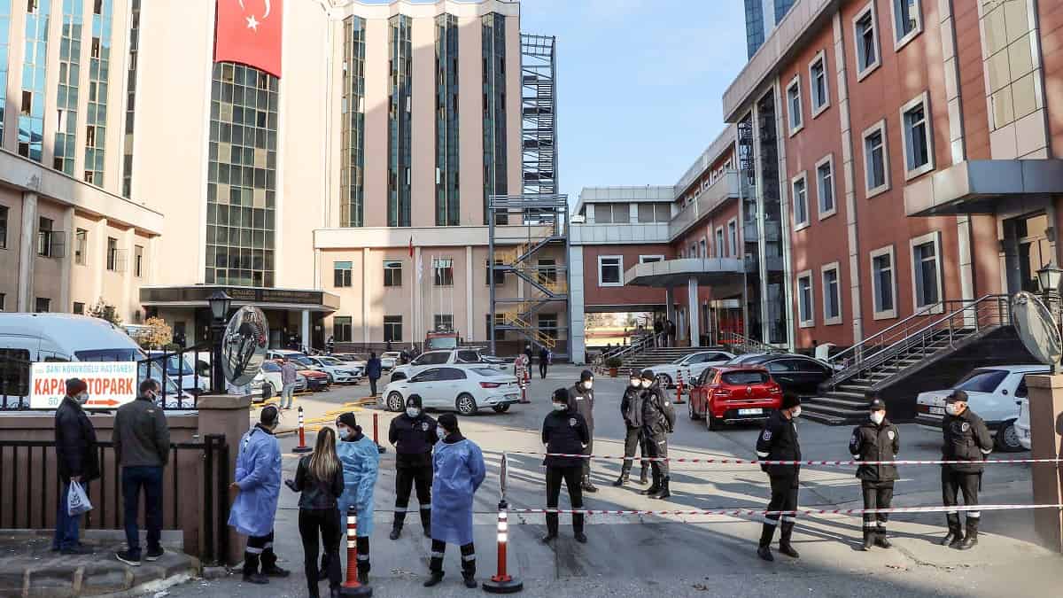 Diez muertos en un incendio en el ala covid-19 de un hospital turco