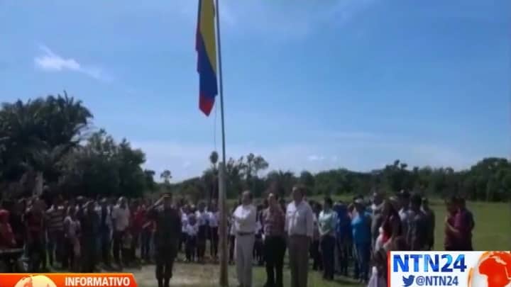 canciller de colombia izó la bandera