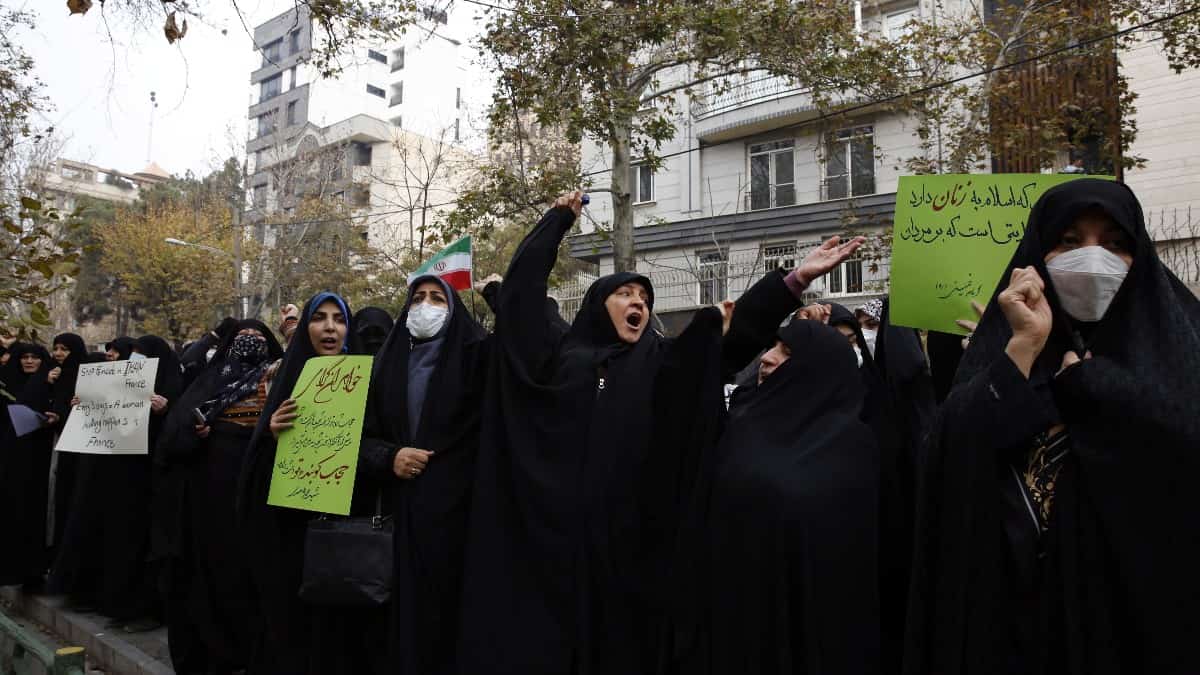 Régimen de Irán condenó a muerte al futbolista Amir Nasr-Azadan