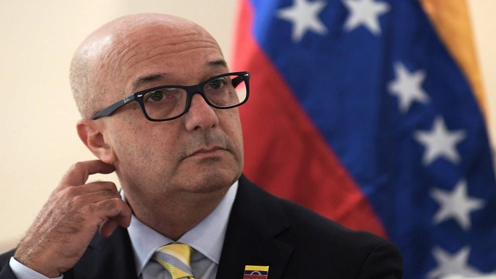 Simonovis: "Régimen fabrica otra olla con lo que relatan en Vargas"