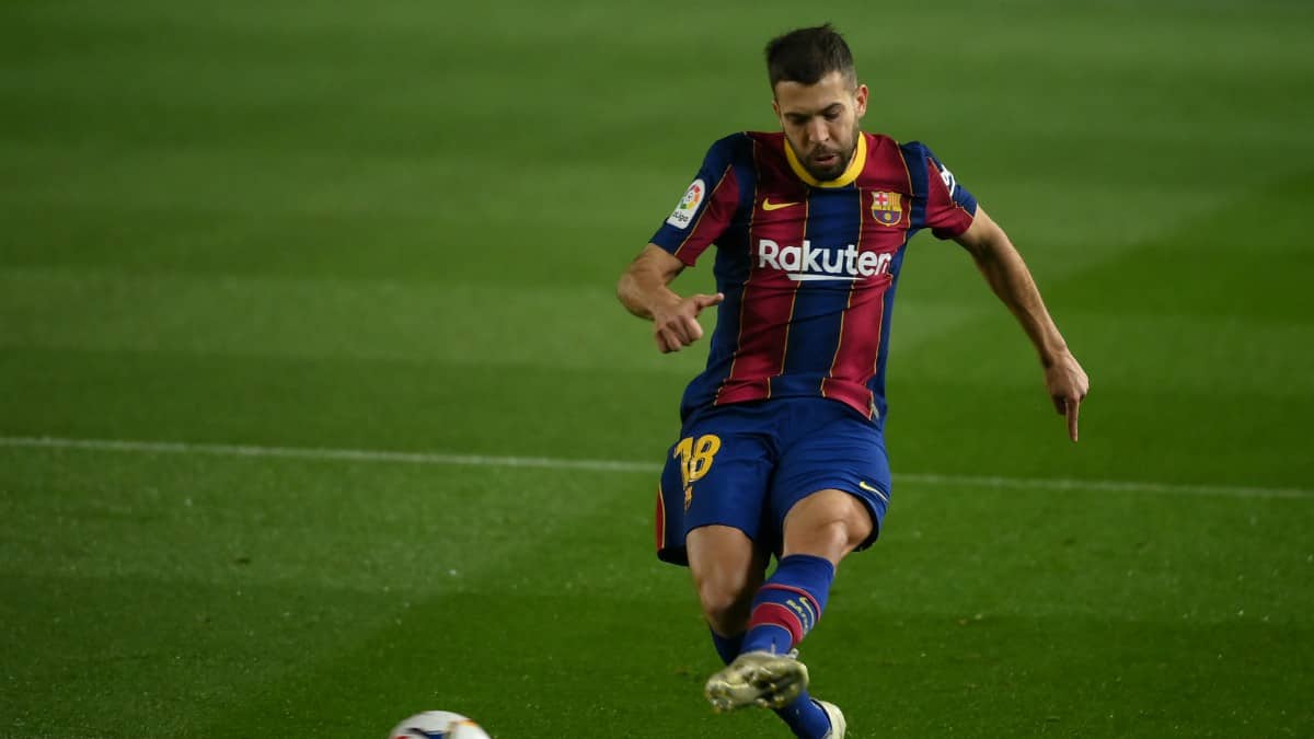 La polémica acción de Jordi Alba en pleno partido por la que lo llaman "miserable"