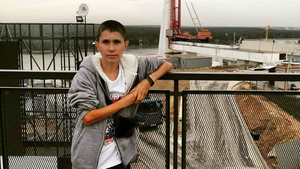 ¿Joven por siempre? El curioso caso del hombre de 32 años que parece un niño