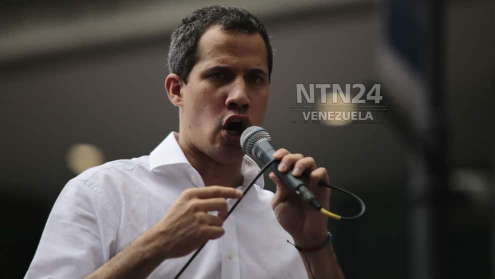 Guaidó anuncia segundo pago de bono en dólares para personal de salud