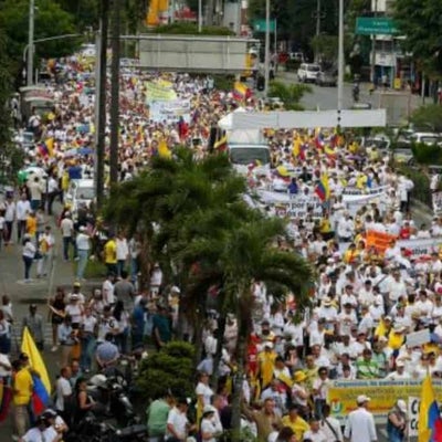Nueva jornada de marchas en Colombia contra las políticas de Gustavo ...