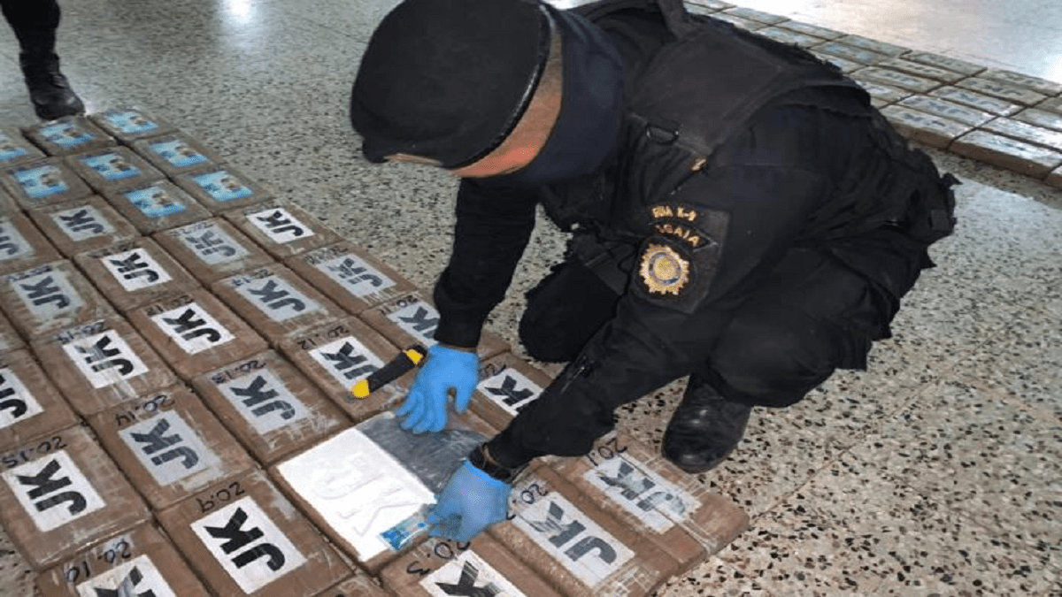 Interceptan lancha con casi 400 kg de cocaína en el Pacífico de Guatemala