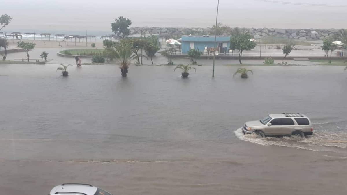 Desborde de ríos generan inundaciones en La Guaira. Foto: Cortesía