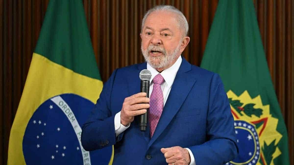 Presidente de Brasil postergó su visita a China por una neumonía