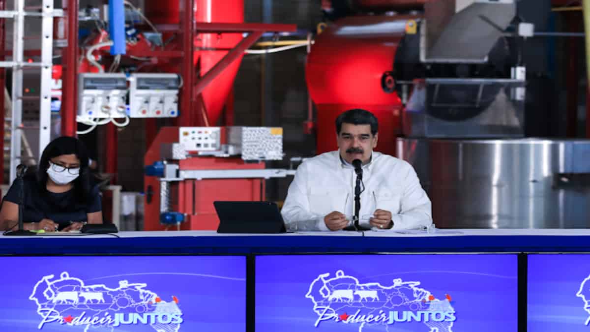 Nicolás Maduro indicó que mantiene contactos con los diferentes sectores de la oposición venezolana. Foto: Prensa Presidencial