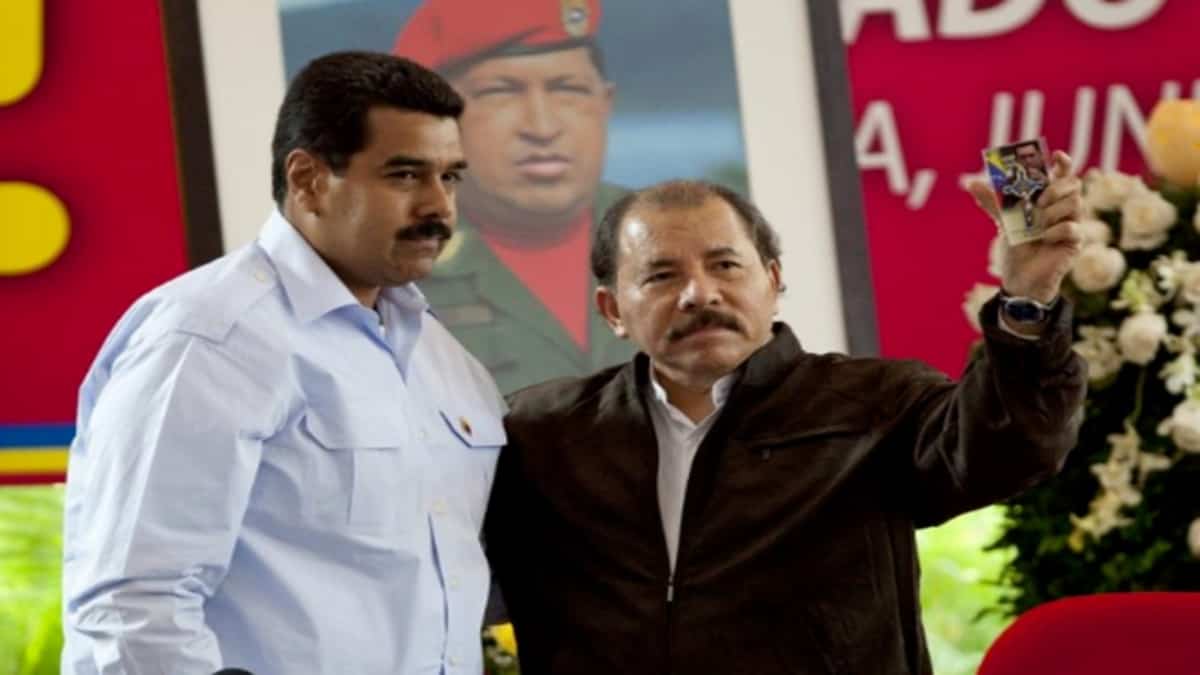 Último encuentro entre Nicolás Maduro (i) y Daniel Ortega (d)