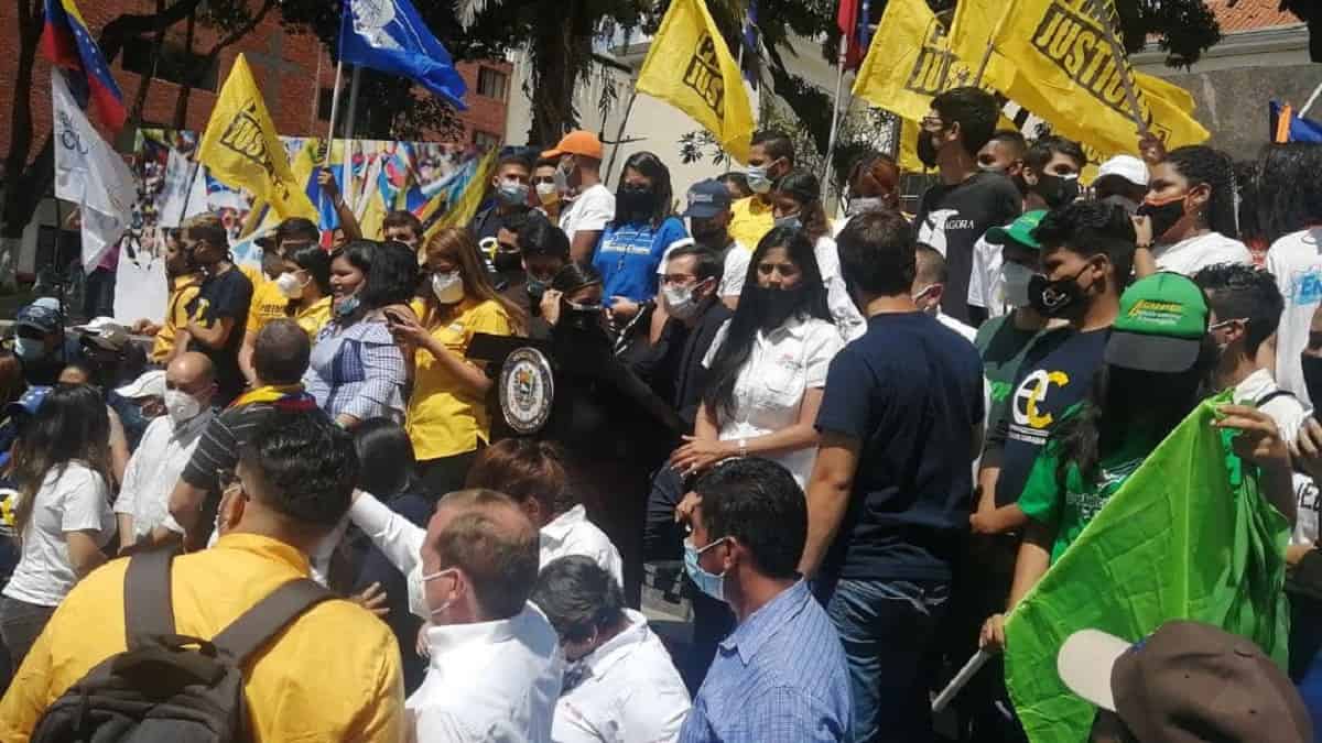 Guaidó instó a los jóvenes a seguir luchando por Venezuela