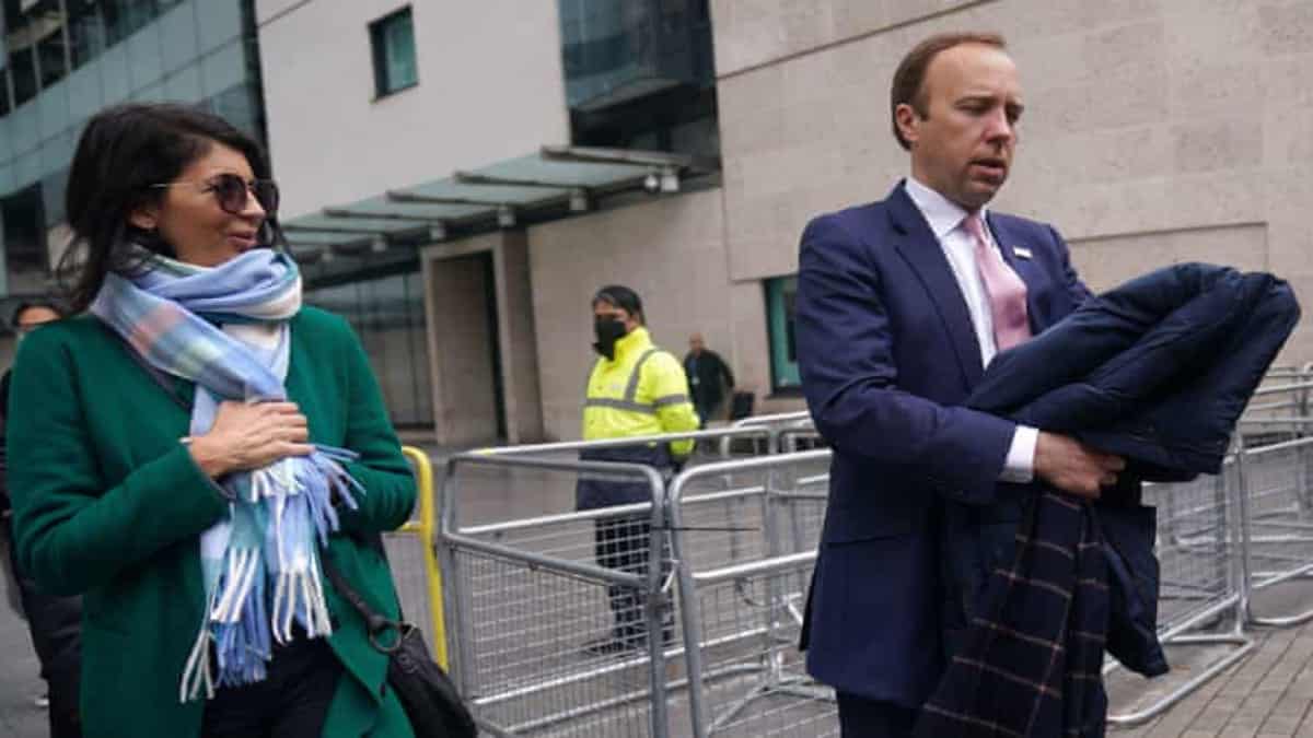 Matt Hancock deja el Ministerio de Salud tras violar las reglas sanitarias para evitar la propagación del covid-19. Foto: AFP