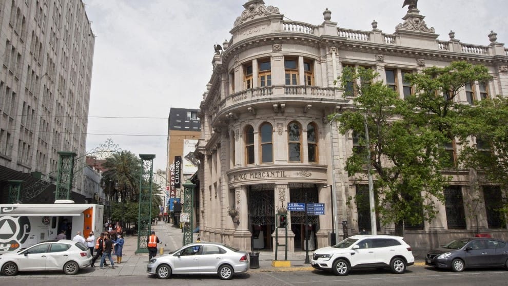 Sacerdotes en México confiesan desde el auto para evitar contagio de coronavirus