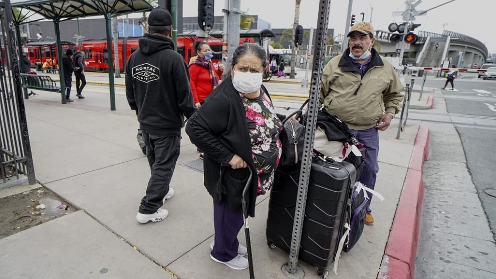 Mexicanos no esperan por AMLO y toman medidas de protección ante el coronavirus