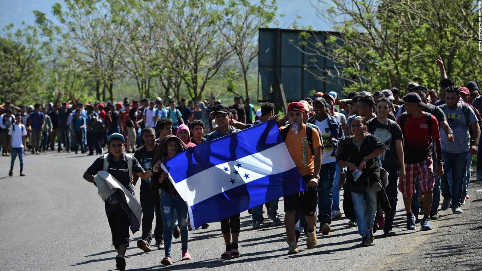 Detienen a salvadoreños acusados de organizar caravana de migrantes a EE. UU.