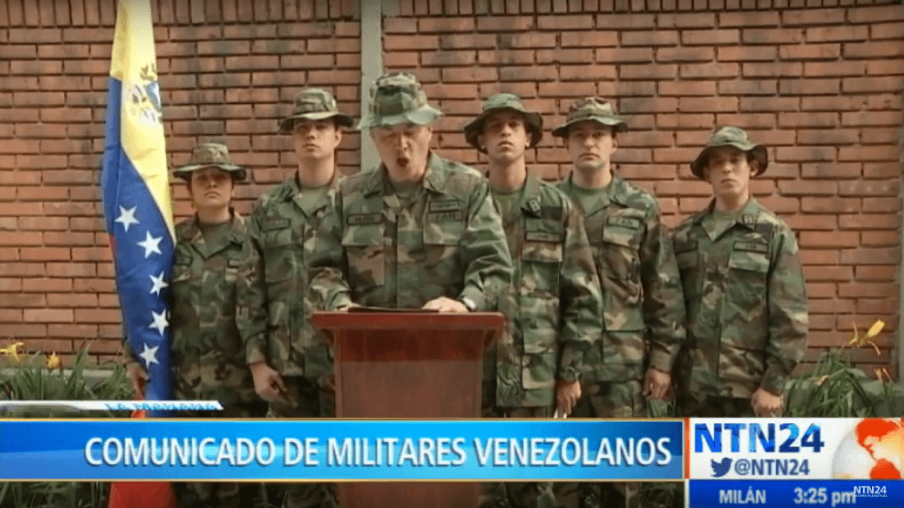Militares a Maduro