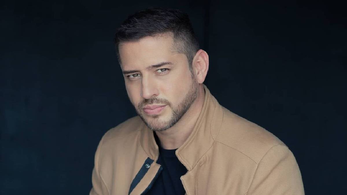 "Perder Para Aprender" está inspirado en aquellas relaciones que terminan, dejando como conclusión que fueron tiempo perdido, y dejando como enseñanza qué debemos perder para aprender, y no repetir el pasado.