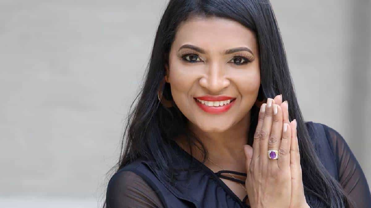 El tema en la versión popular fue producido y dirigido por Mimi y Orlando Libreros, en los estudios en Medellín de Iván Calderón. Este sencillo es una nueva oportunidad para apreciar el talento que acompaña a esta genuina artista.