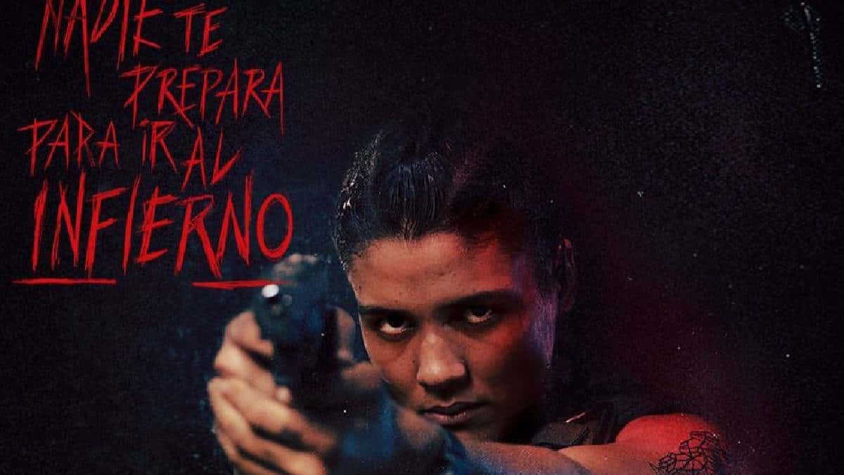 En "Mil Colmillos" un comando élite debe escoltar a varios francotiradores a una distancia de tiro viable, acabar con el objetivo y volver al punto de extracción. Pero todo se desmorona cuando los soldados comienzan a ser eliminados uno a uno por una extraña entidad, desatando una carrera desesperada por encontrar una salida de la espesa e impredecible selva.