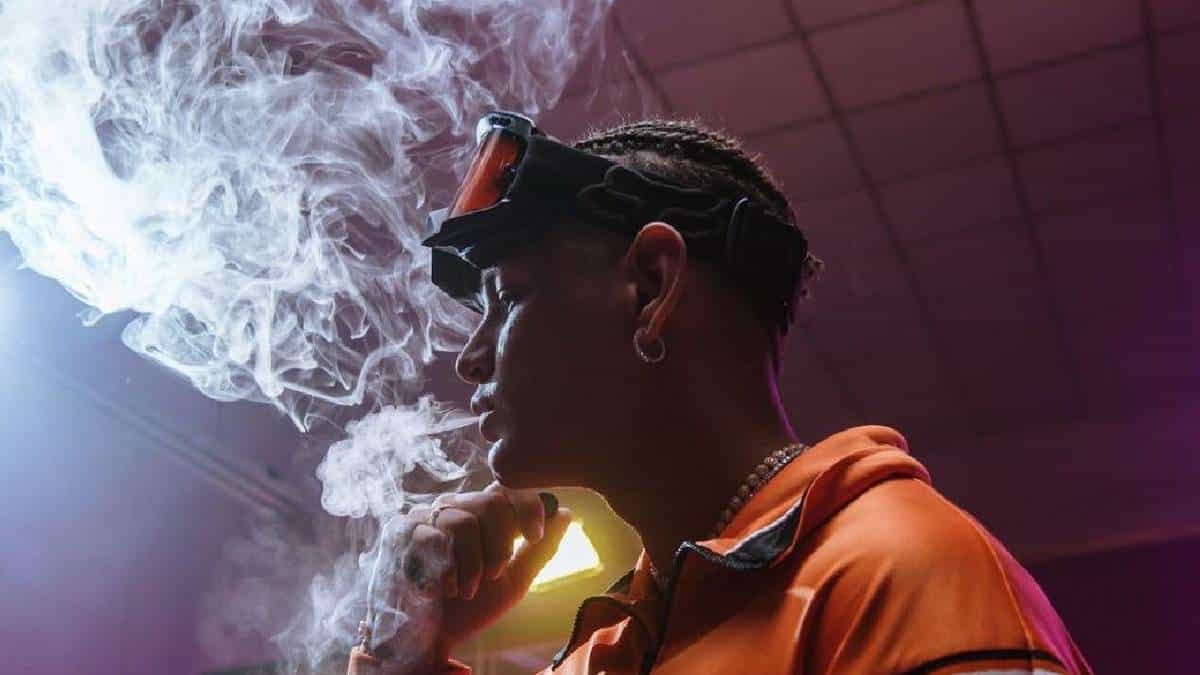 Yo soy Kamm, desahogo nació de la necesidad del artista de encontrar su sonido y de mostrarle al mundo que, más allá de hacer reguetón, es un artista dispuesto a explorar otros géneros y que no le tiene miedo a experimentar. Por eso, dentro de las 11 canciones que componen el álbum, sus oyentes podrán escuchar, desde perreo y trap, hasta salsa y reguetón lento.