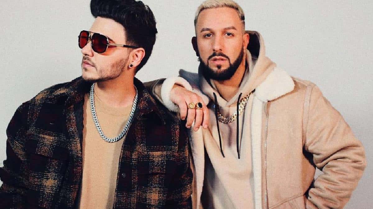 El dúo español conrtinúa cosechando éxitos en su trayectoria. En octubre recibieron la noticia de que Hamaca, su canción con Beret y Lalo Ebratt, es disco de oro. También Hijos Contigo junto a Mau y Ricky. Ambas canciones reúnen millones de reproducciones.