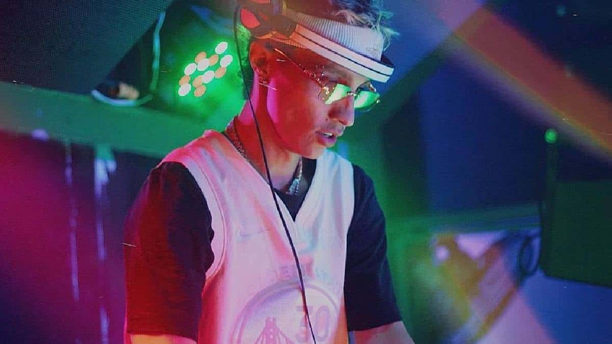 La pieza musical cuenta con sonidos latinos de la guaracha y sonidos de la música popular colombiana al mejor ritmo de las trompetas guaracheras; allí se cuenta una historia de despecho al mejor estilo popular. El tema va orientado a todo el crossover y cuenta con video oficial en el canal de YouTube de Fumaratto.