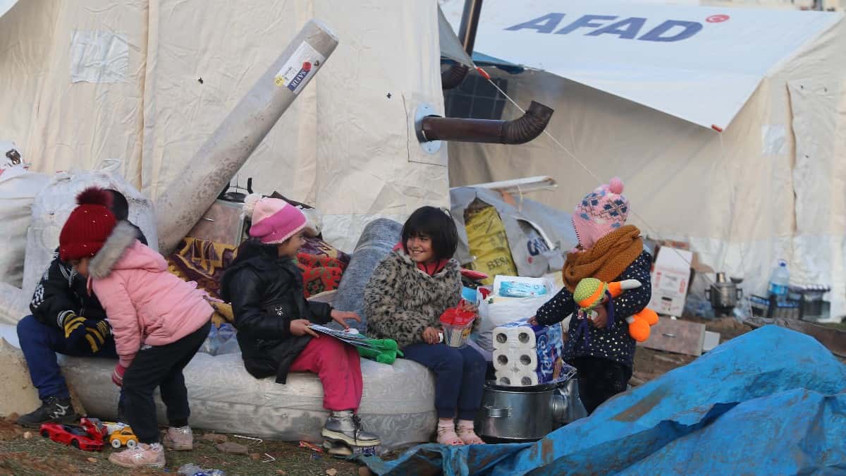 “Más de un millón de niños se encuentran en campos de refugiados tras terremoto”: ONG ‘Save the Children’