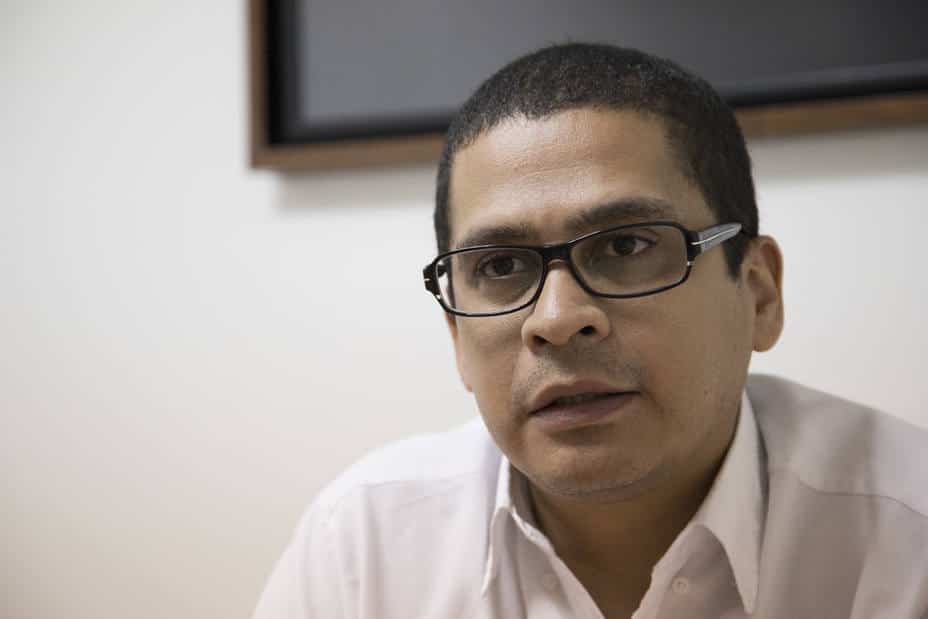 Politólogo Nicmer Evans denunció que el Cicpc llegó a su casa con orden de detención