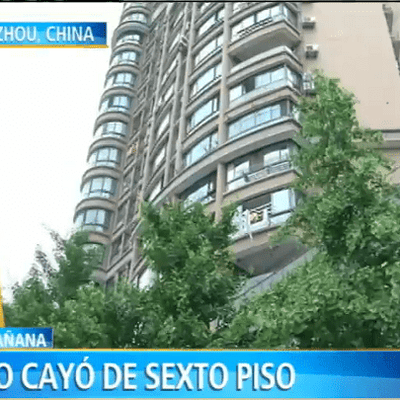 Niño es salvado por vecinos tras caer del sexto piso de un edificio en ...