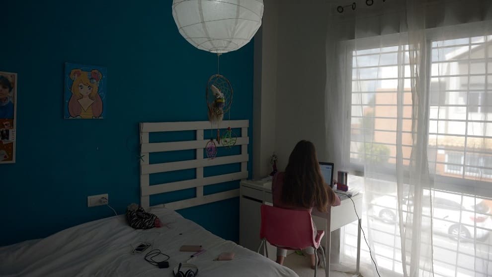 España rectifica decreto y permitirá paseos cortos para niños