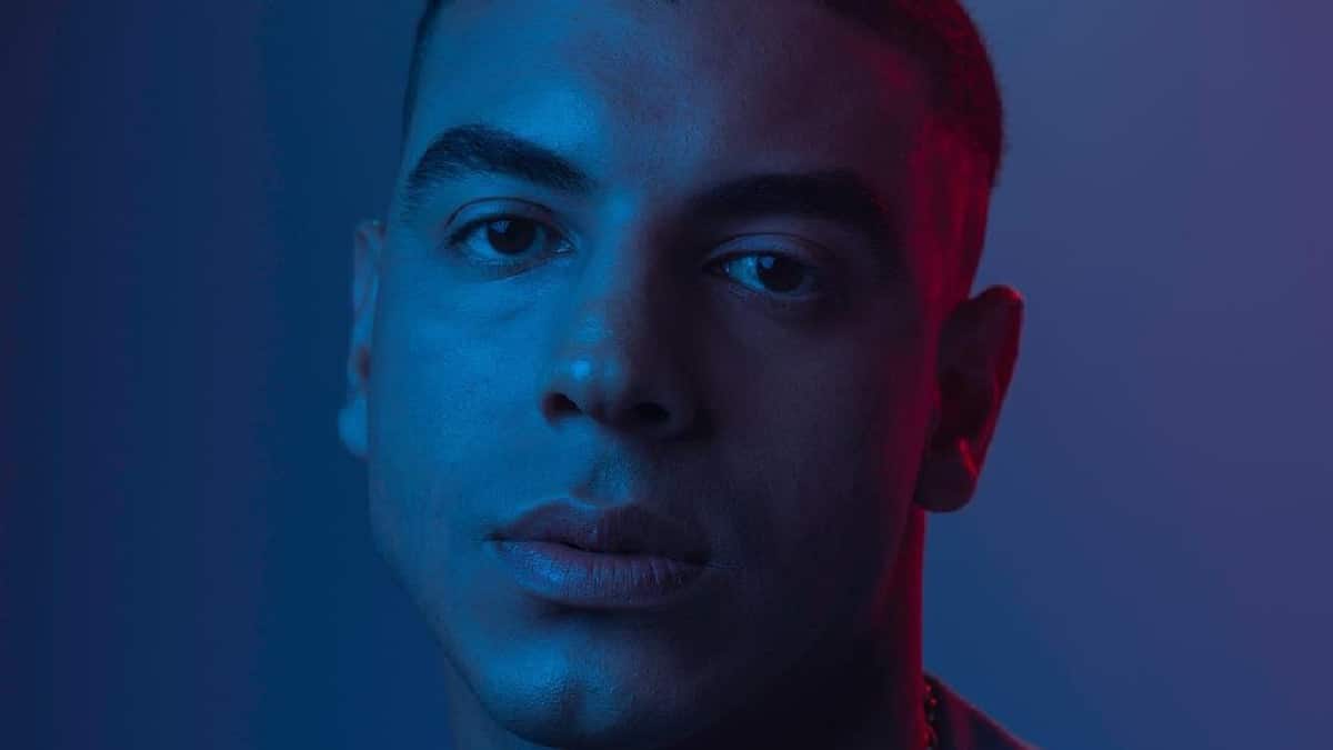 Inspirado en el poder de la música Medrano retoma en cada una de sus 12 nuevas canciones el sonido de los instrumentos que lo han acompañado siempre: teclado, batería, guitarra y percusión.