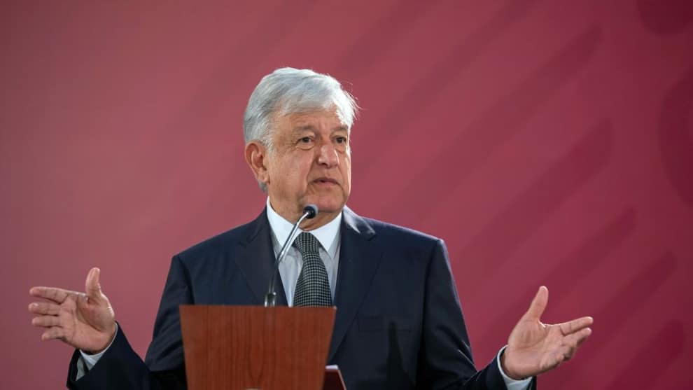 AMLO insta a trabajadores sanitarios mayores de 60 años a reforzar sistema de salud