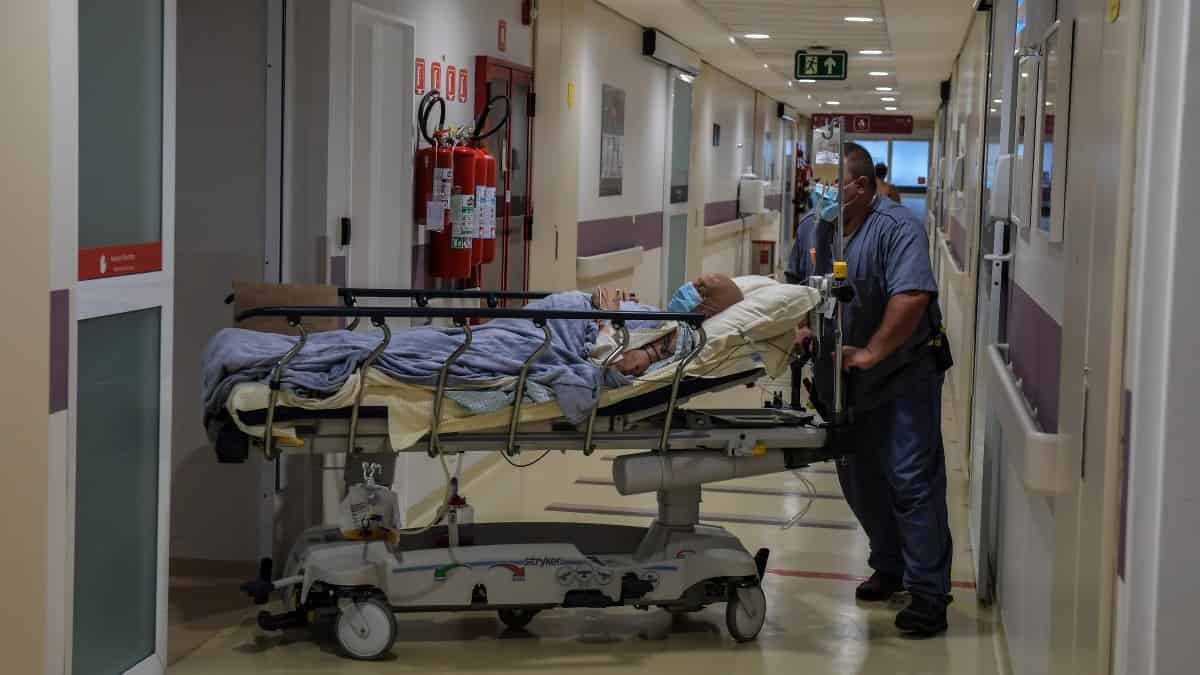 OMS: en Europa bajan los casos de COVID-19 pero aumentan las muertes