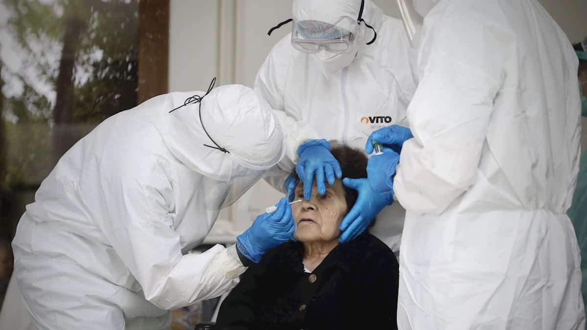 Europa no frena la pandemia y sube la tensión por el retraso de las vacunas