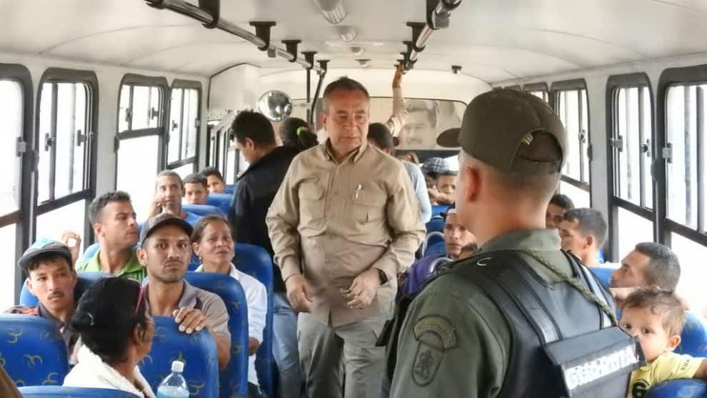 venezolanos en Paracaima