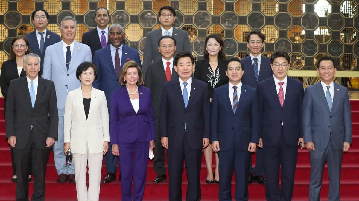 Nancy Pelosi visita la frontera entre Corea del Sur y Corea del Norte