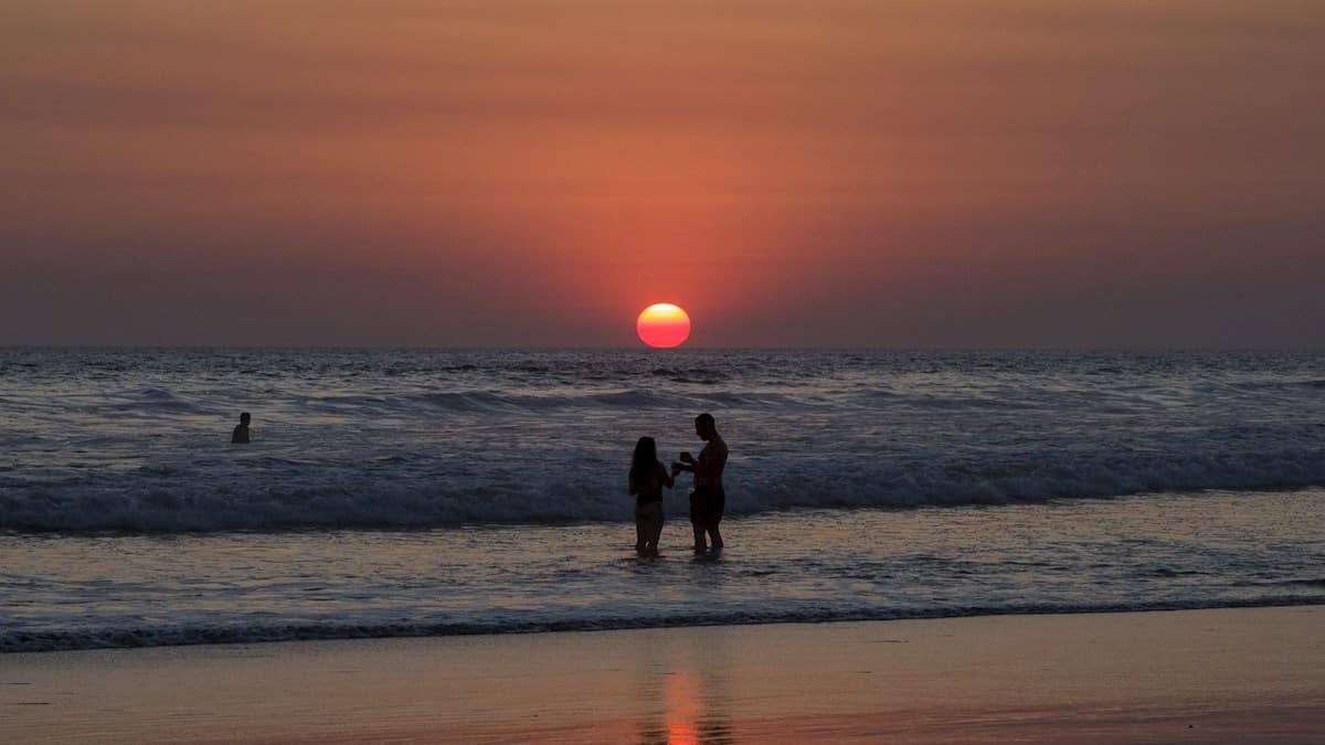 Miles de nicaragüenses se vuelcan a las playas pese a la pandemia