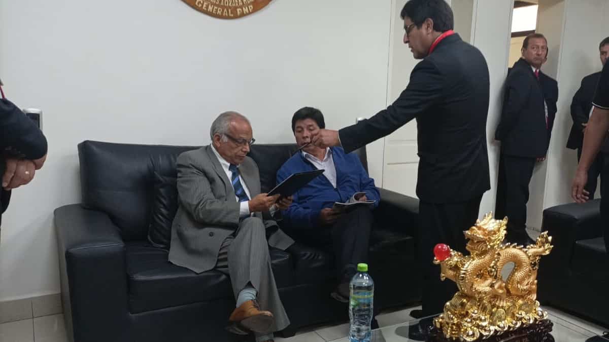 ¿La crisis política en Perú se acentúa tras el cambio de presidente?