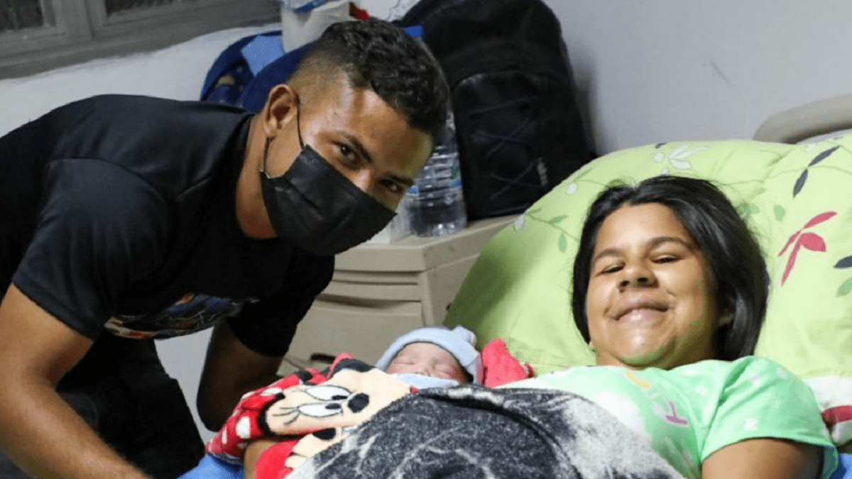 Primer bebé caraqueño del 2022 / Twitter